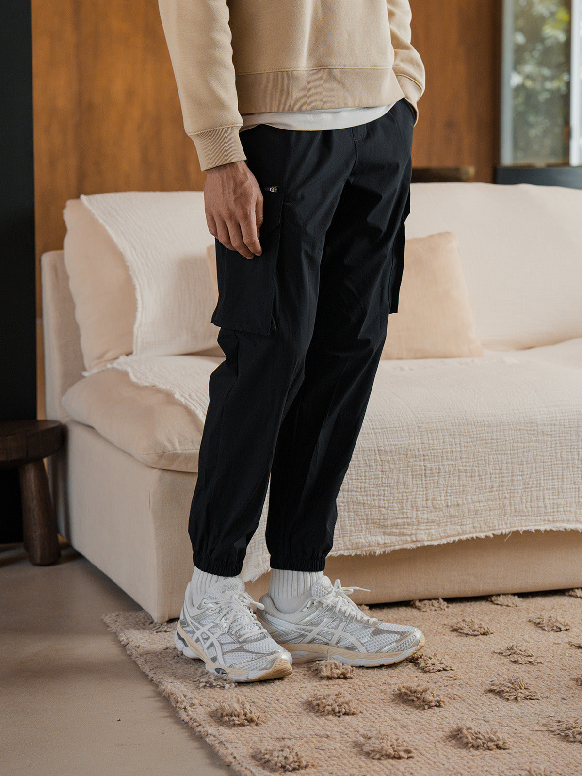 Man wearing off white pants