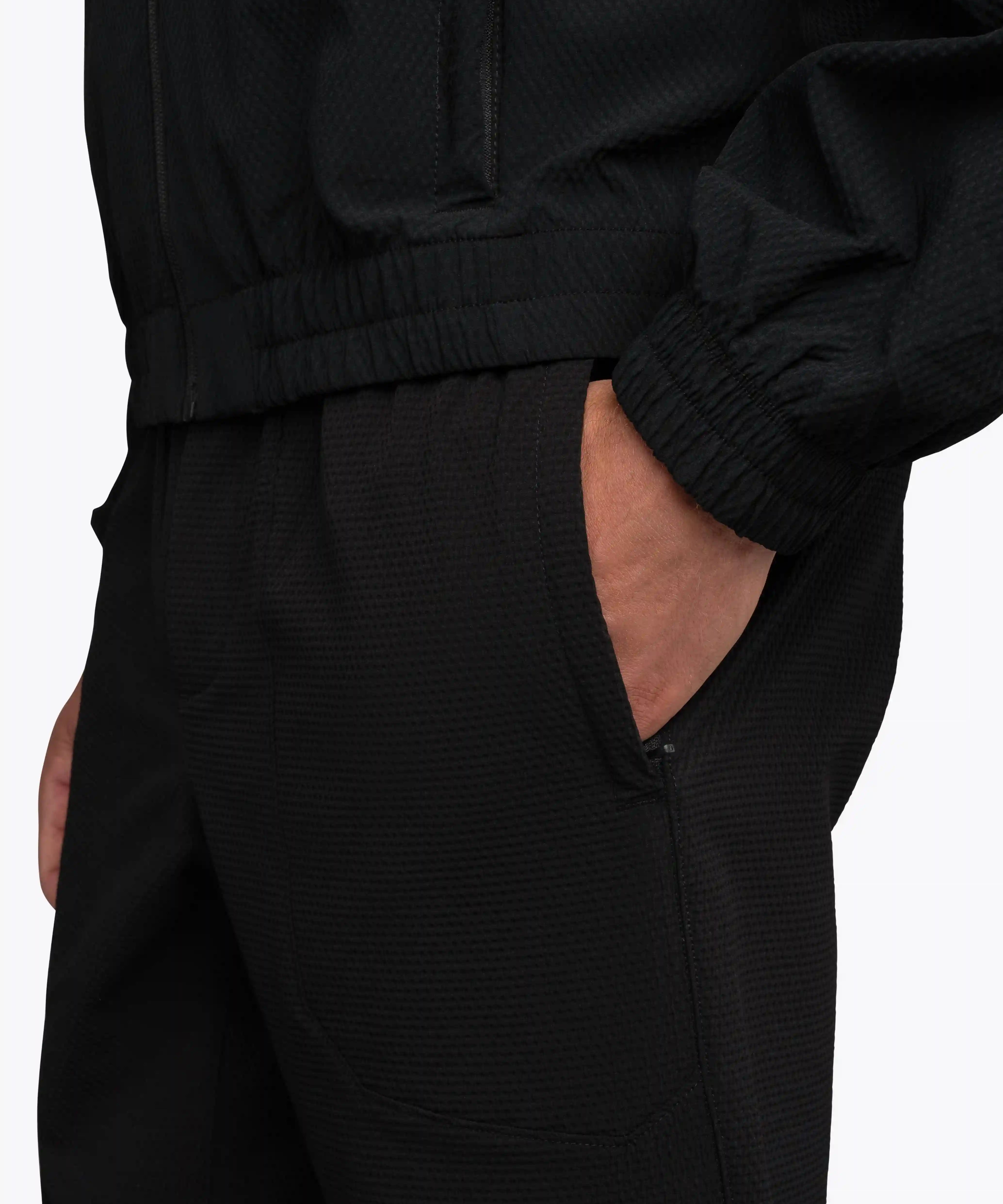 Traverse Textured Jogger | Black Modern-Slim