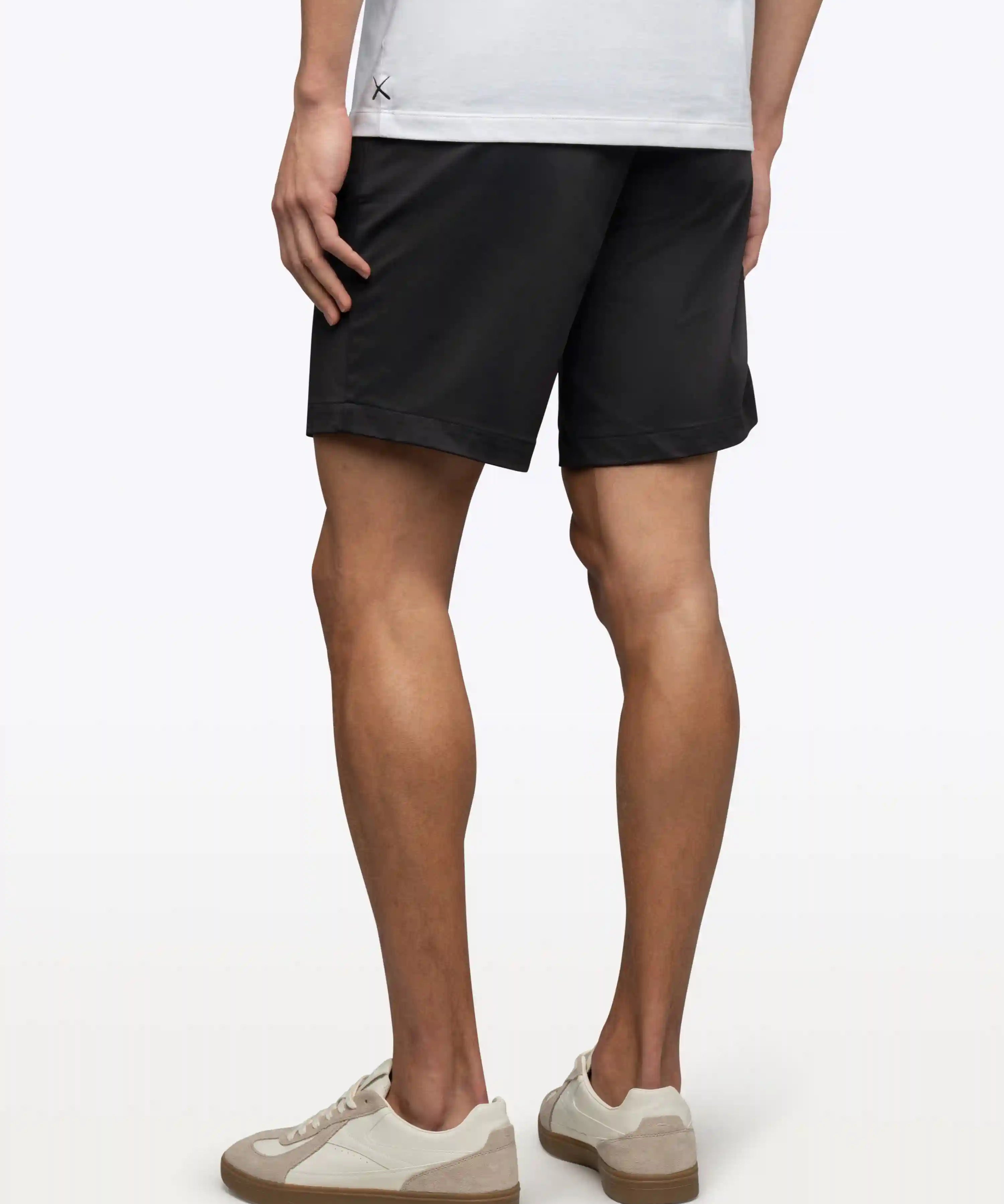 AO Short | Black Classic-fit Versaknit®